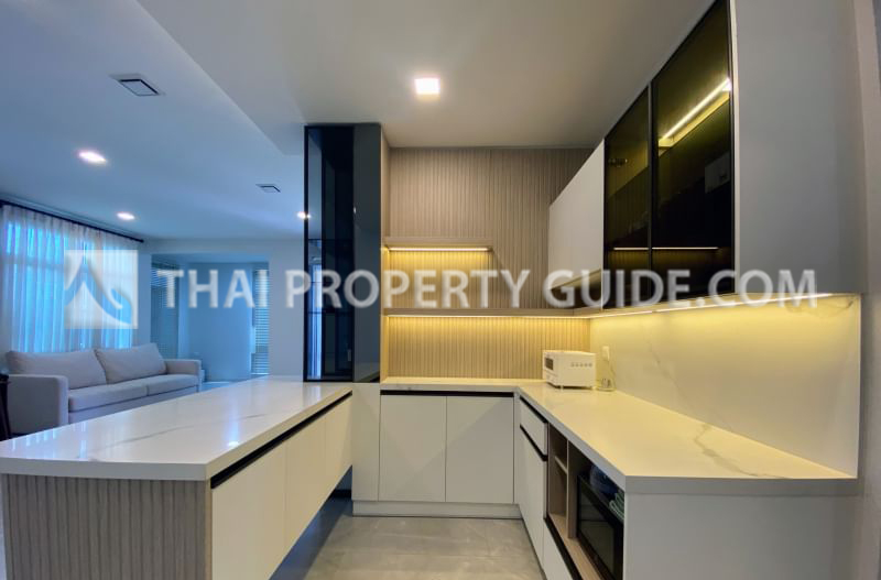 House with Shared Pool in Bangnatrad 